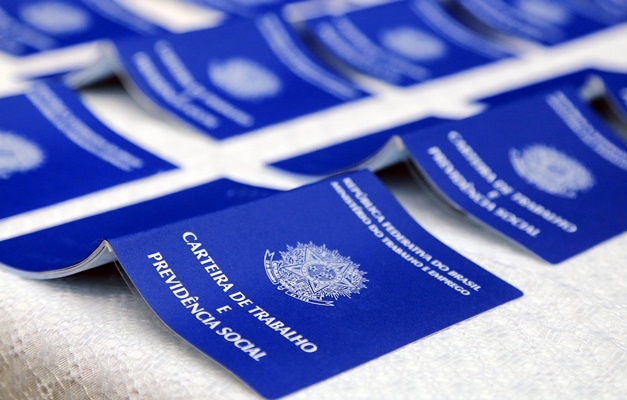 Empresas de Aparecida ofertam quase mil vagas de emprego nesta semana