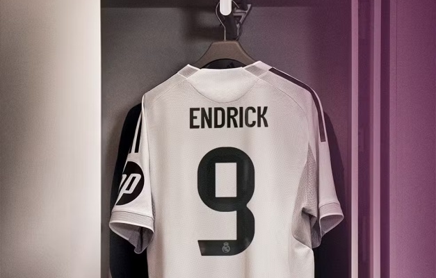 Endrick assume camisa 9 do Real Madrid no dia da renovação de Gonçalo Díaz e comemora
