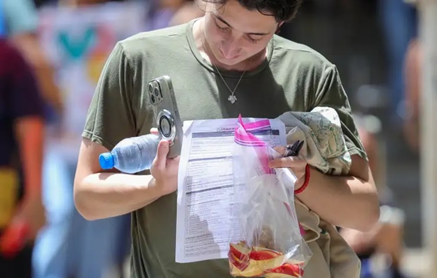 Enem 2025: candidatos fazem prova de matemática e ciências da natureza