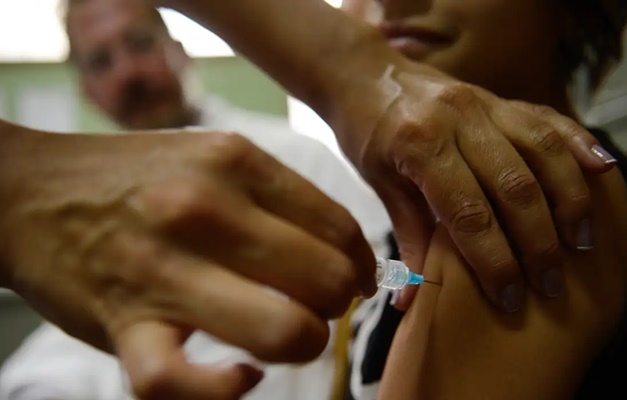 Entenda como fica a vacinação contra o HPV no Brasil