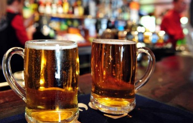 Entra em vigor lei que pune com prisão a venda de bebida alcoólica a menor