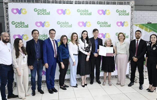 Entrega de certidões garante cidadania a idosos em Goiânia