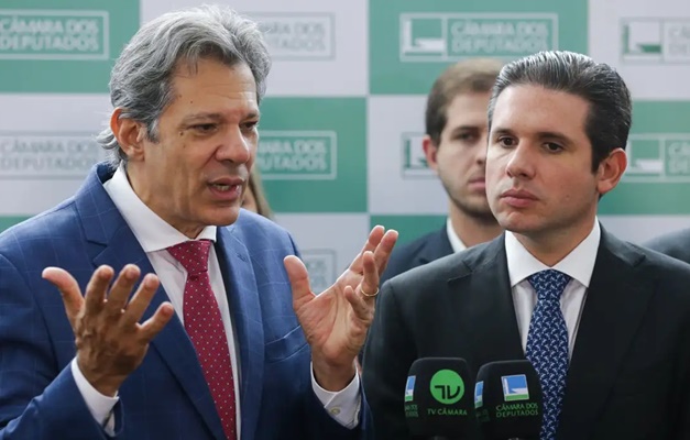 Equipe econômica deve apresentar alternativas a IOF neste domingo (7/6)