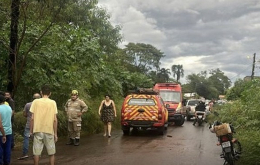 Equipes náuticas e cães reforçam buscas por criança levada por enxurrada