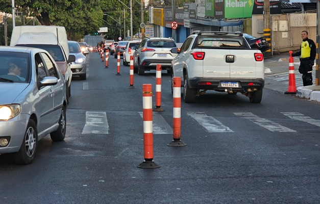 Erosão: Avenida C-12 em Goiânia segue parcialmente interditada 