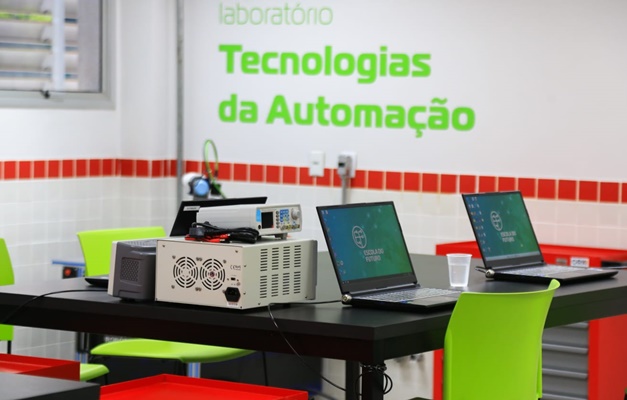 Escola do Futuro em Aparecida de Goiânia ganha nove laboratórios