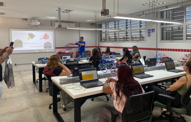 Escolas do Futuro de Goiás capacitam alunos e professores da rede municipal 