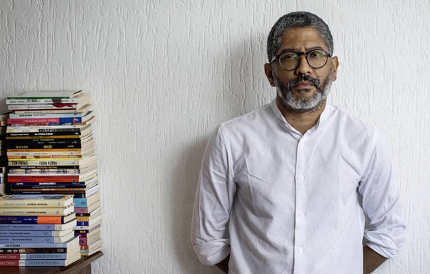 Escritor Jeferson Tenório é convidado da Feira do Livro de Anápolis