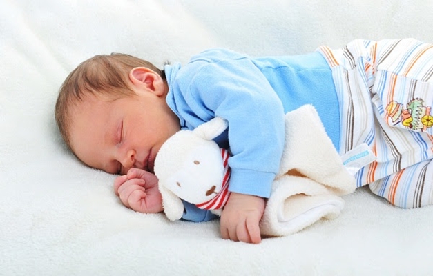 Especialista dá seis dicas para fazer o bebê dormir a noite inteira