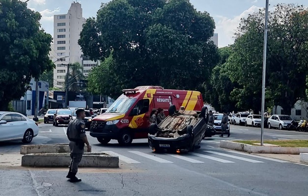 Especialista em trânsito avalia que falta sinalização na Praça Cívica