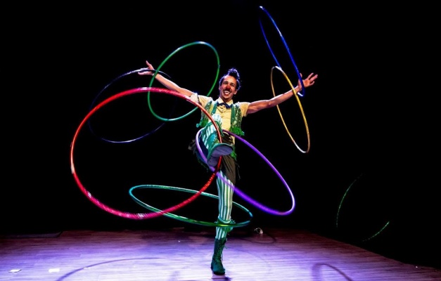 Espetáculo circense “O Bambolero” leva humor e magia a Jaraguá