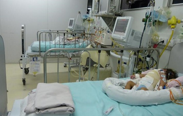 Estado de saúde das gêmeas siamesas separadas no HMI continua gravíssimo