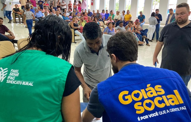 Estado entrega R$ 373 mil em Crédito Social a produtores goianos