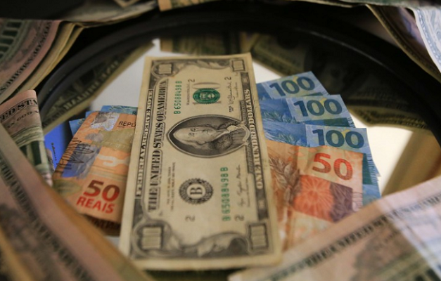 Estimativa para câmbio no fim de 2016 cai para R$ 3,20, revela Focus
