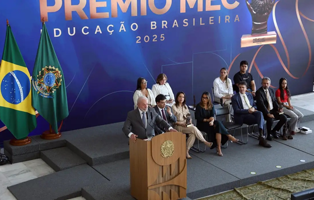 Evasão escolar é questão de Estado, diz Lula durante entrega do Prêmio MEC