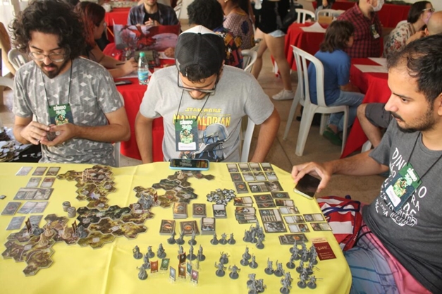 Evento em Goiânia reúne amantes de jogos de tabuleiro e de cartas