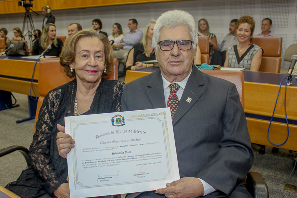 Ex-diretores da Faculdade de Farmácia da UFG recebem homenagem na Câmara