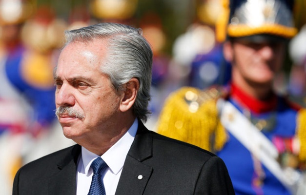 Ex-presidente da Argentina renuncia ao comando do Partido Justicialista