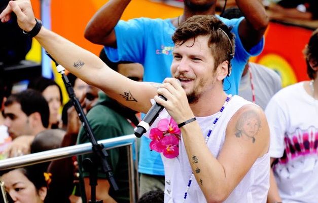 Ex-vocalista da Banda Eva, Saulo Fernandes agitará pré-carnaval em Goiânia