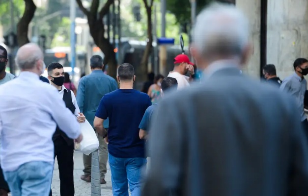 Expectativa de vida no Brasil chega a 76,6 anos, diz IBGE