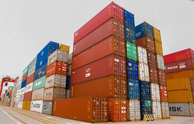 Exportações em agosto caem 18,5% para os EUA e crescem 29,9% para a China