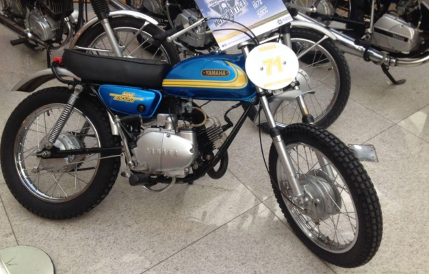 Exposição reúne diversos modelos de motos antigas no Shopping Cerrado