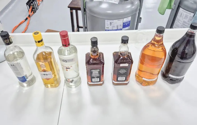Fábrica clandestina de bebidas em SP usava etanol adulterado de postos
