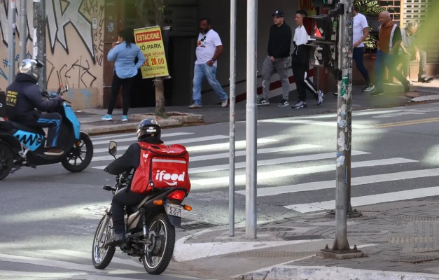 Fachin adia por 30 dias votação de vínculo entre motoristas e apps