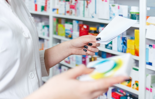 Farmácias poderão aceitar assinaturas digitais em receitas de medicamentos