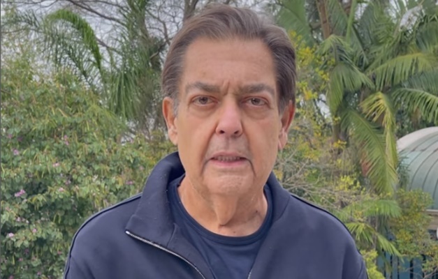 Faustão diz que está bem e que recuperação pode durar um mês