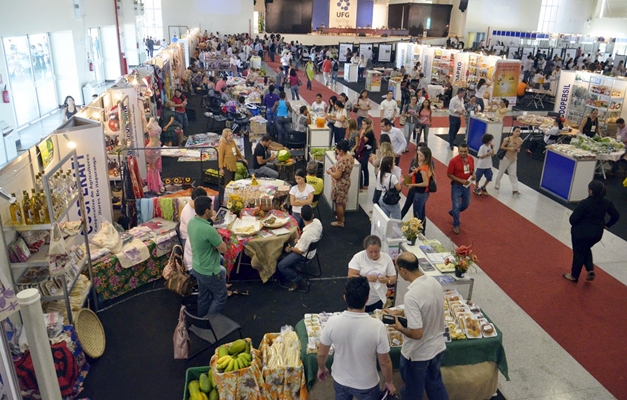 Feira Agro Centro-Oeste reúne produtores familiares brasileiros em Goiânia