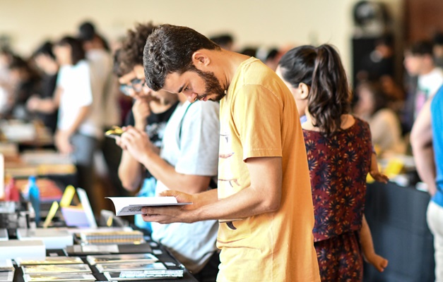 Feira de publicações independentes reúne mais de 90 expositores em Goiânia