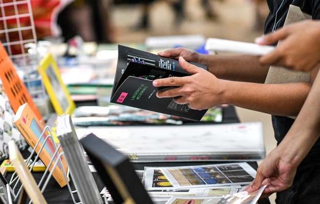 Feira literária em Goiânia reúne autores e artistas de 5 estados e do DF