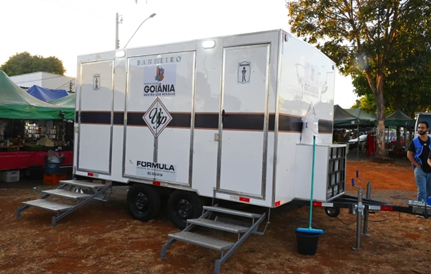 Feiras de Goiânia recebem banheiros móveis com ar-condicionado