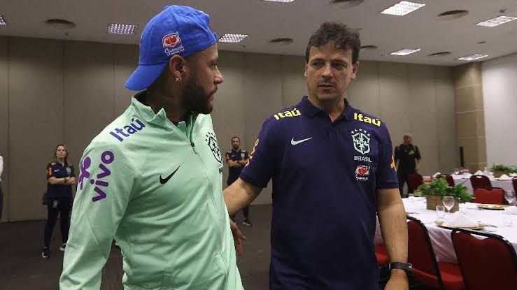 Torcedor explica por que jogou saco de pipoca em Neymar