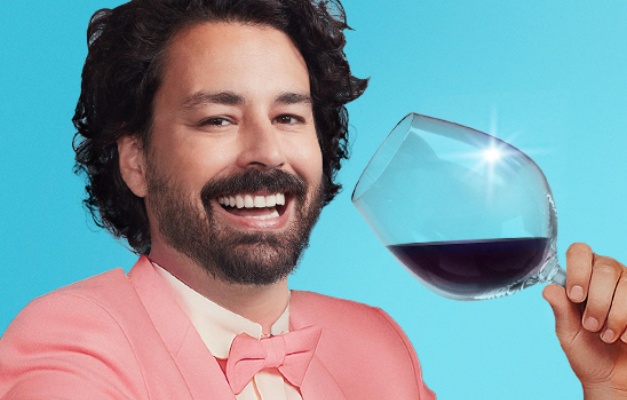 Fernando Pedrosa apresenta "Xaveca a Plateia e Bebe Vinho" em Goiânia
