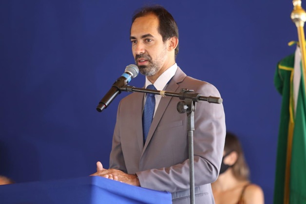 Fernando Pellozo toma posse como prefeito de Senador Canedo