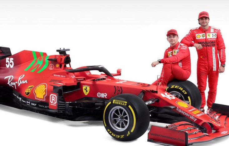 Carro de corrida vermelho, carro de Fórmula 1 Scuderia Ferrari