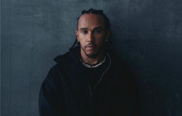Ferrari confirma contratação de Hamilton para a temporada 2025 