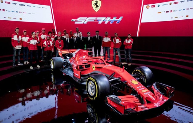 Ferrari exibe carro 'ainda mais vermelho' e com mudanças para encerrar jejum