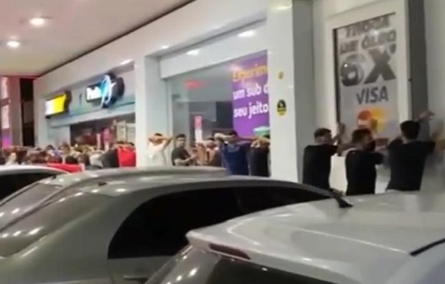 Festa em posto de gasolina é interrompida pela Guarda Civil em Goiânia