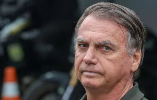 Filhos de Bolsonaro protestam contra manutenção de prisão do pai: 'Graves violações' e 'refém'