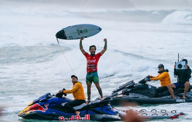 Filipe Toleto conquista título da etapa de Gold Coast