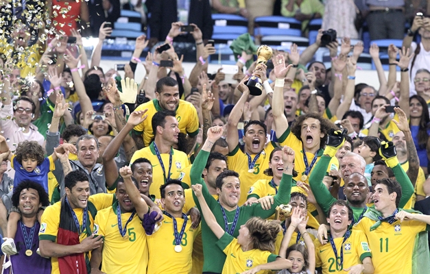 Brasil dá olé na Espanha e é campeão da Copa das Confederações