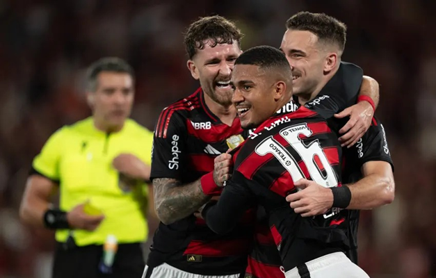 Flamengo aplica maior goleada da era dos pontos corridos ao marcar 8 a 0 no Vitória no Maracanã