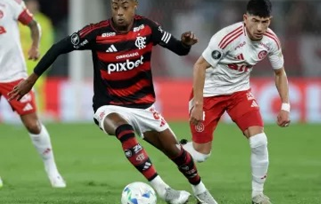 Flamengo bate Inter e fica a um empate em Porto Alegre para alcançar as quartas da Libertadores