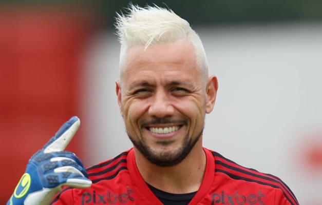 Flamengo confirma saída de Diego Alves e prepara despedida: 'Um ícone histórico'