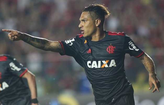 Flamengo derrota o América-MG e segue na cola do G4 do Brasileirão
