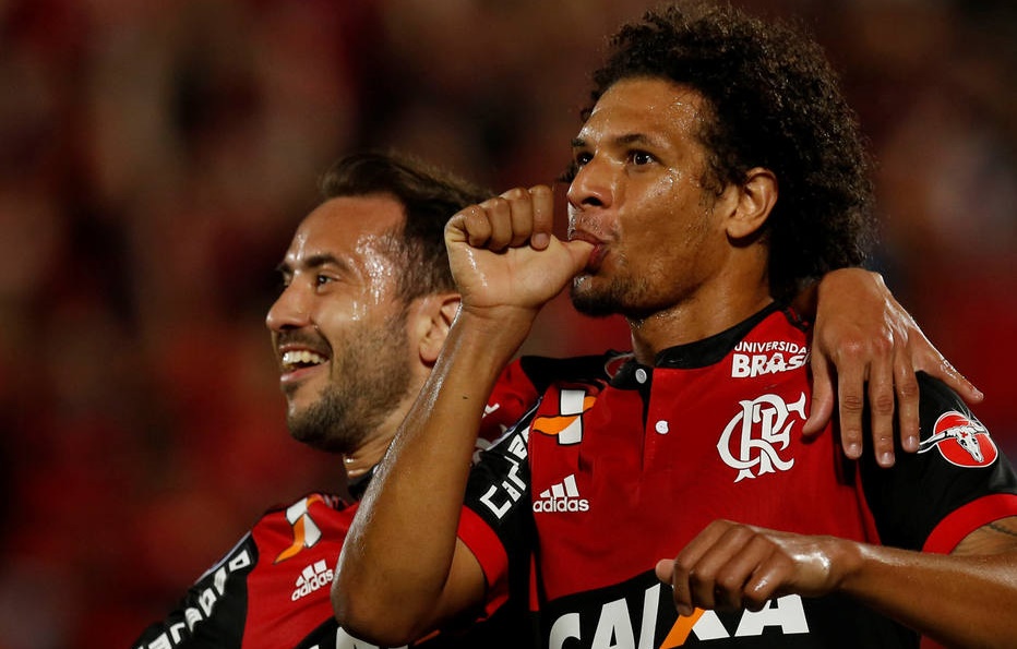 Flamengo faz 4 a 0 na Chapecoense e se classifica às quartas da Sul-Americana