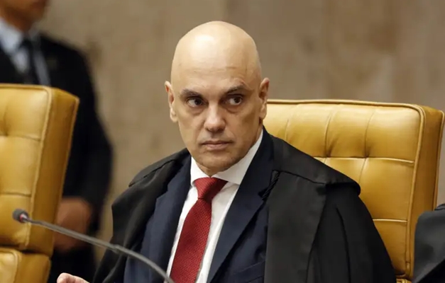 Flávio Bolsonaro protocola pedido de impeachment de Moraes no Senado